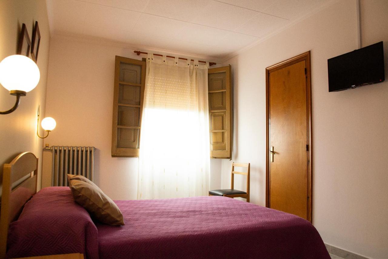 Hostal Montserrat Montseny Dış mekan fotoğraf