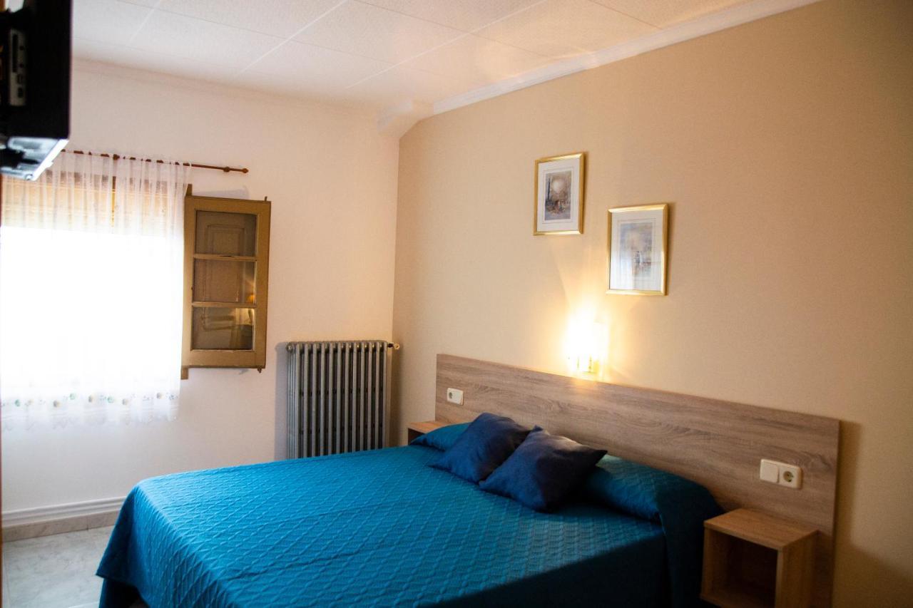 Hostal Montserrat Montseny Dış mekan fotoğraf