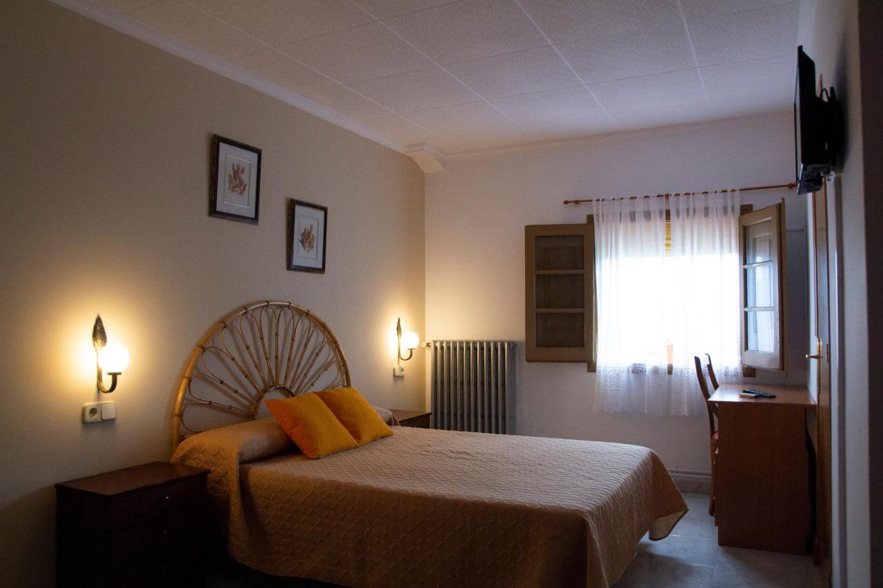 Hostal Montserrat Montseny Dış mekan fotoğraf