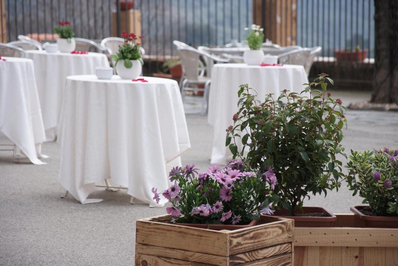 Hostal Montserrat Montseny Dış mekan fotoğraf