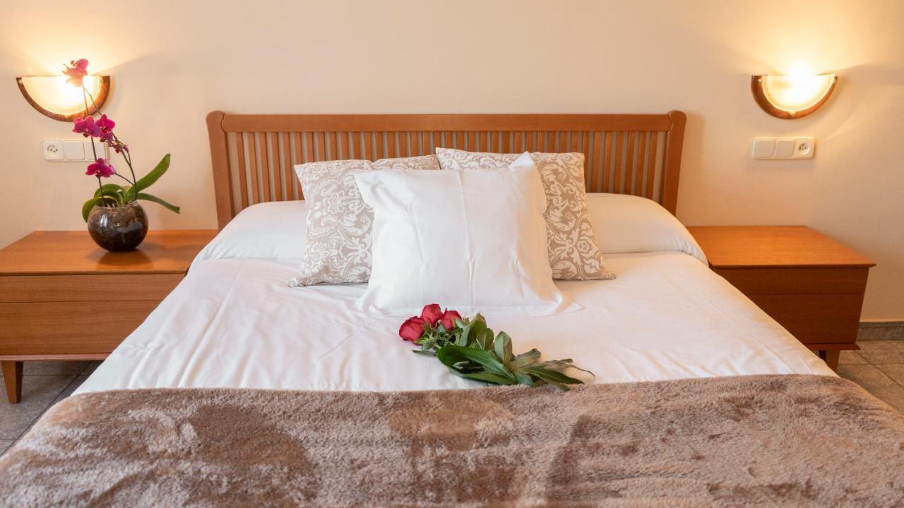 Hostal Montserrat Montseny Dış mekan fotoğraf