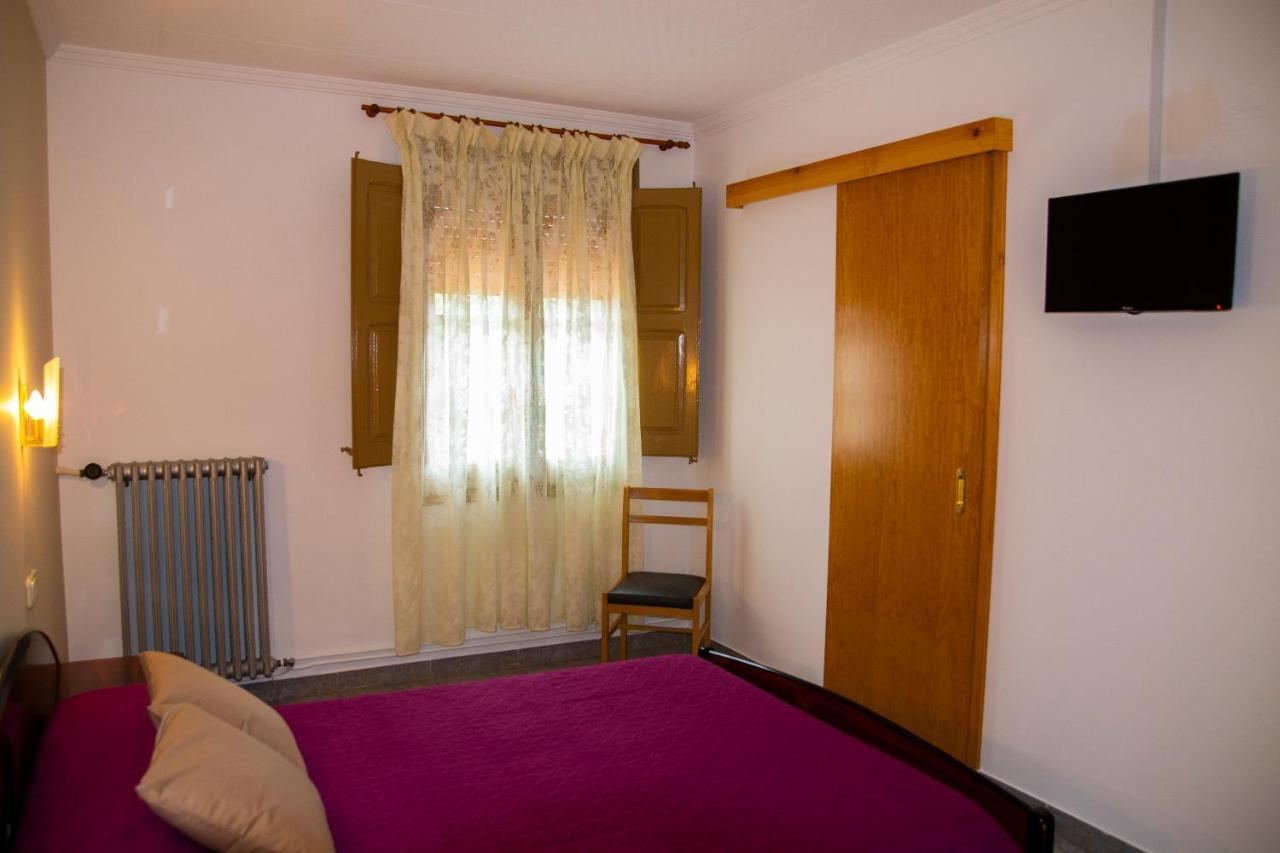 Hostal Montserrat Montseny Dış mekan fotoğraf