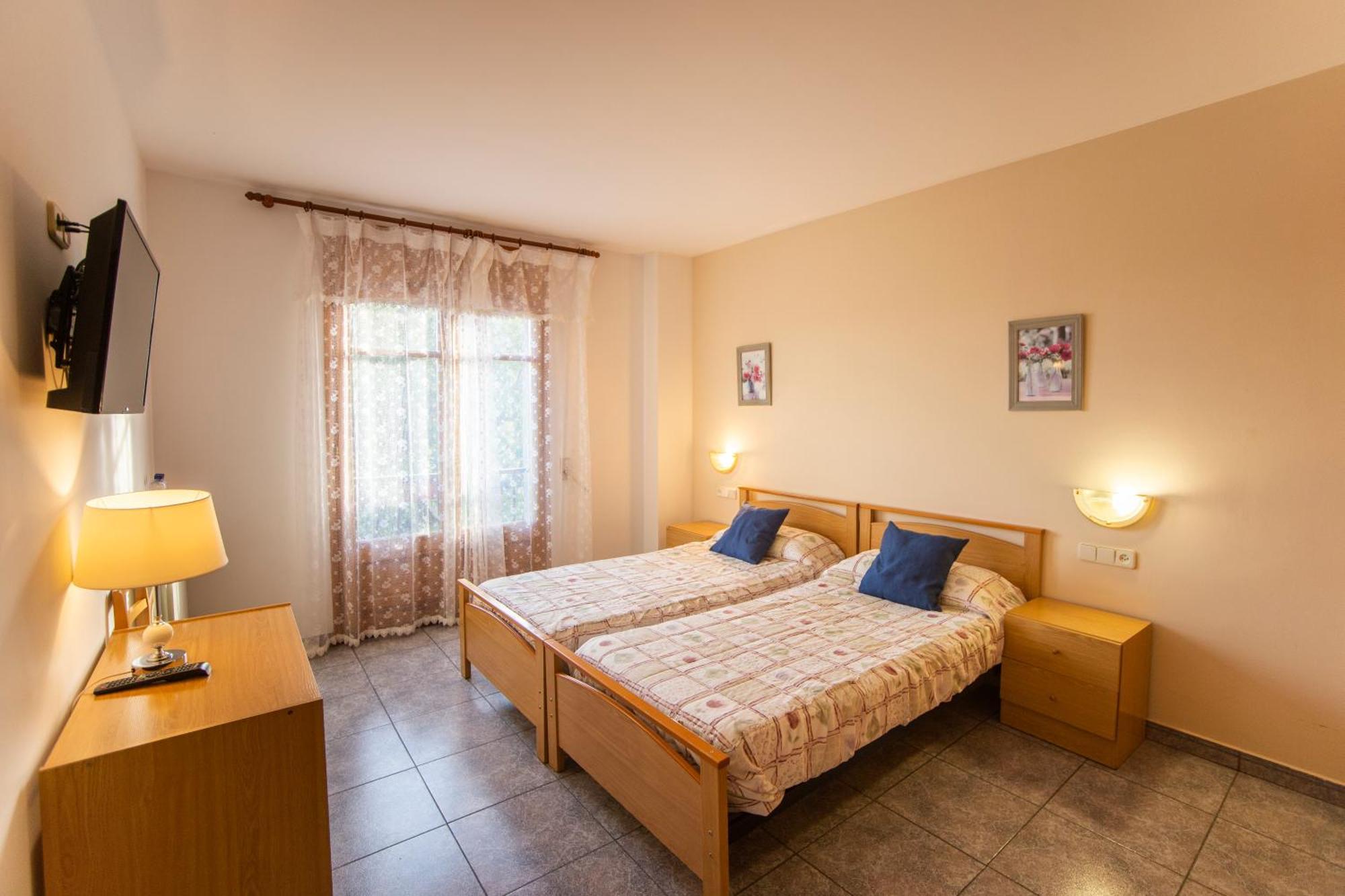 Hostal Montserrat Montseny Dış mekan fotoğraf