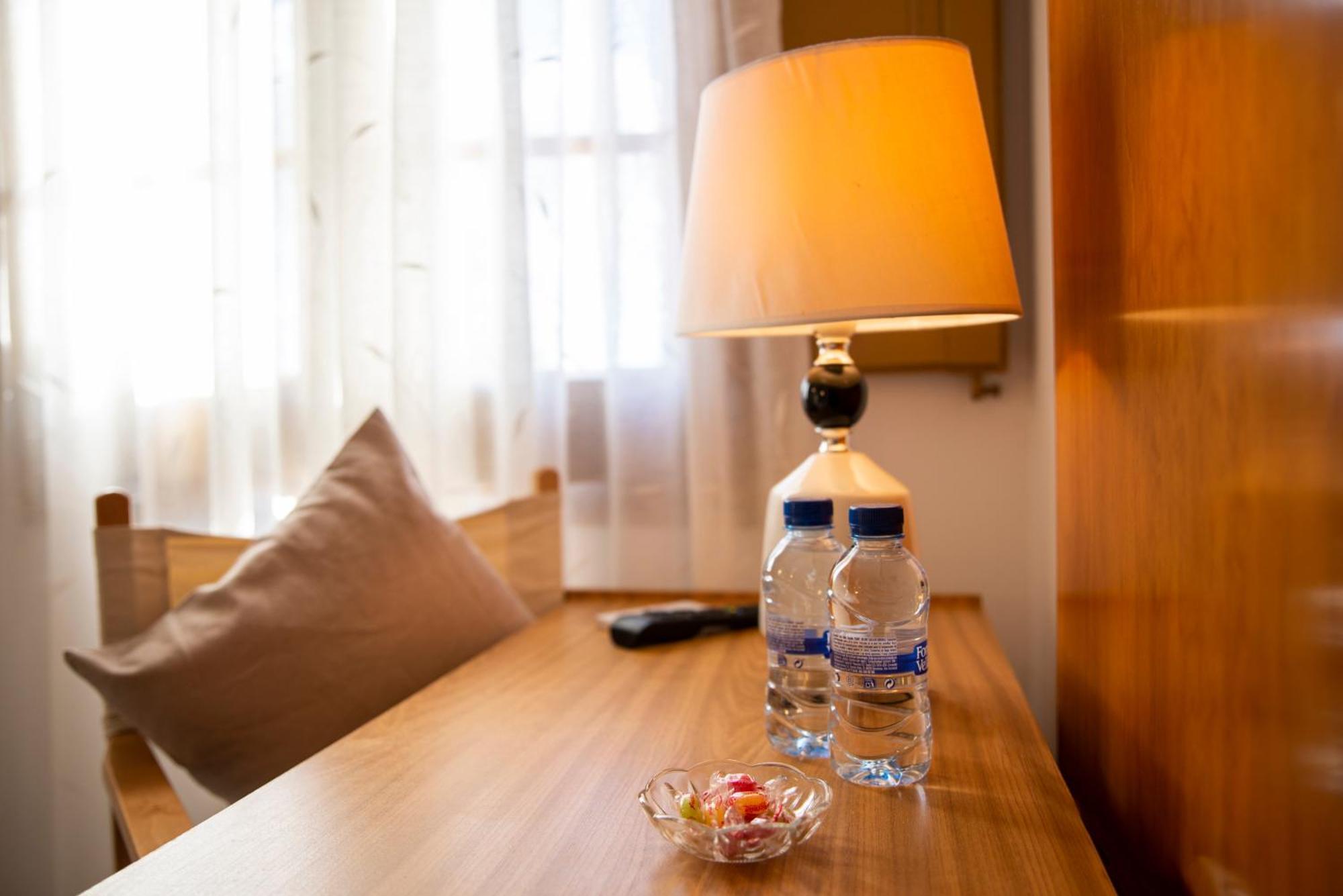 Hostal Montserrat Montseny Dış mekan fotoğraf
