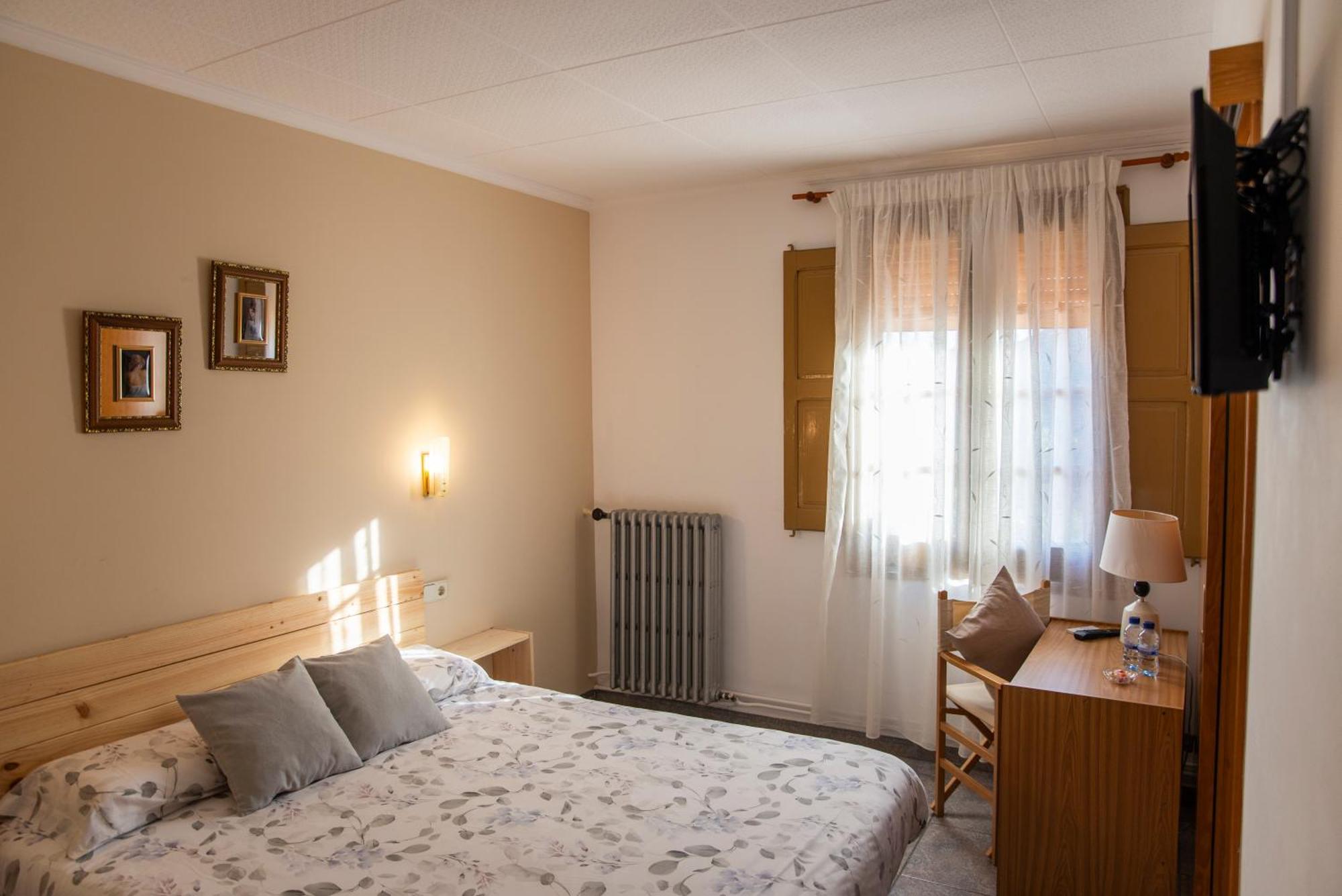 Hostal Montserrat Montseny Dış mekan fotoğraf