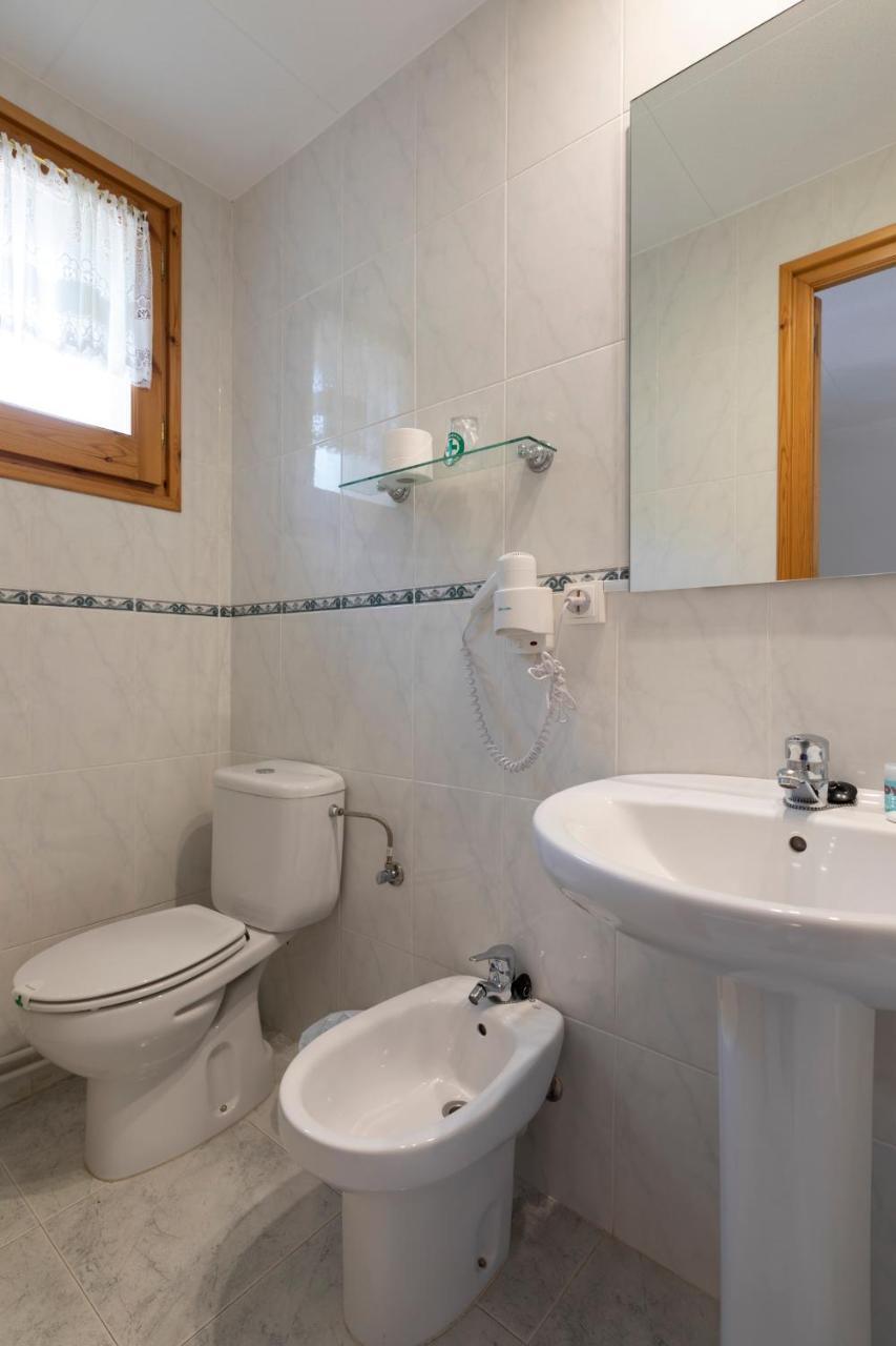 Hostal Montserrat Montseny Dış mekan fotoğraf
