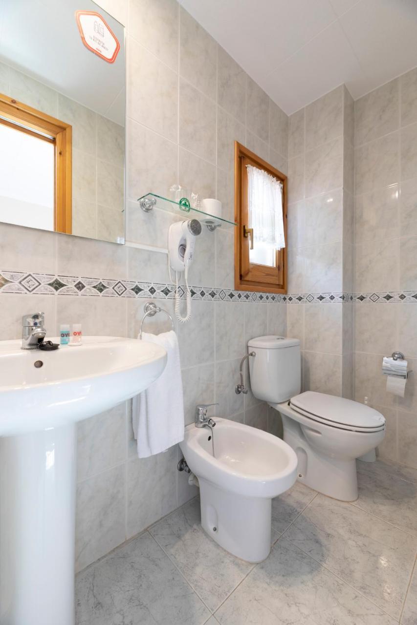 Hostal Montserrat Montseny Dış mekan fotoğraf